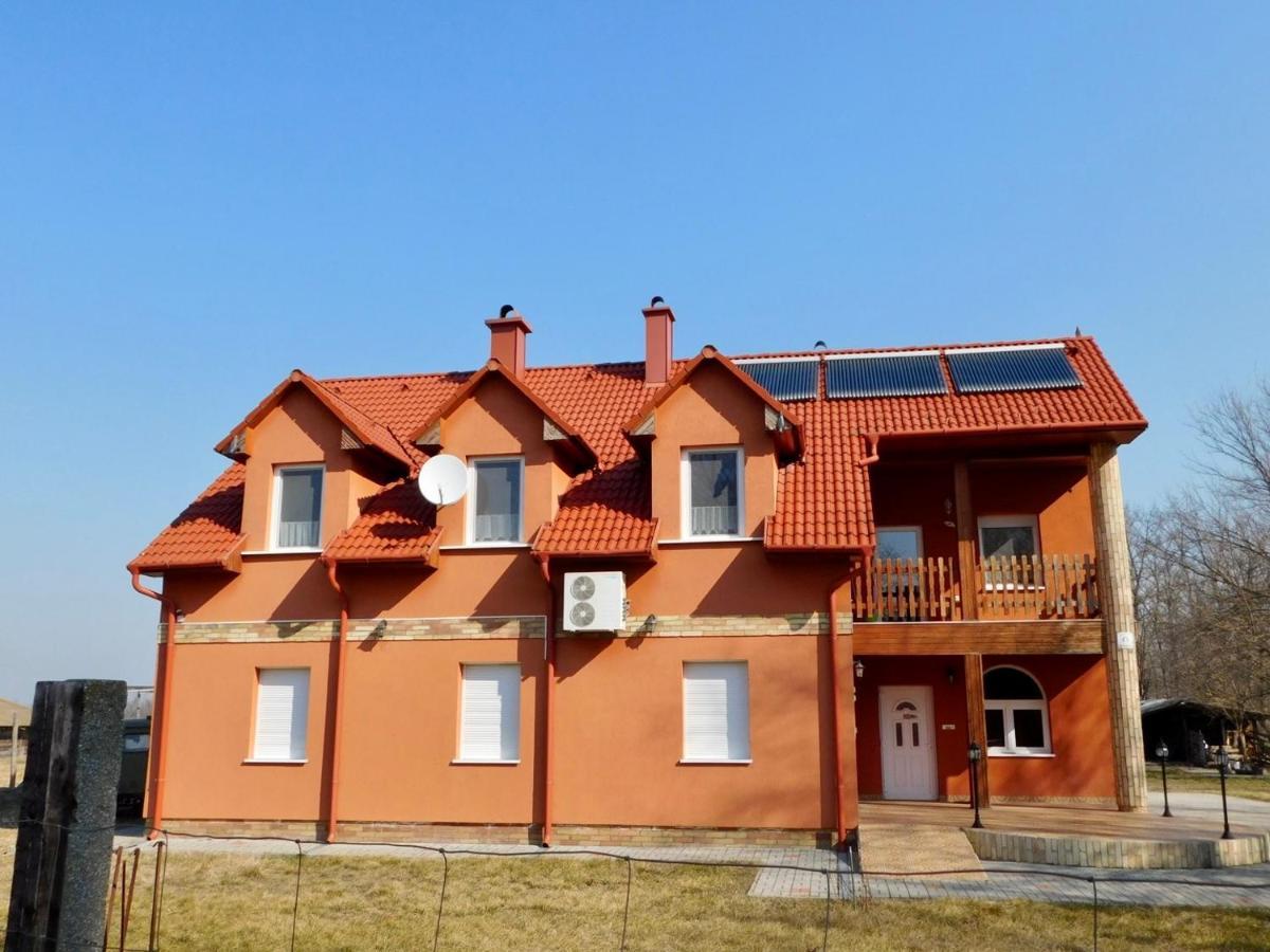 Csetáj Vendégház Hajos Exterior foto
