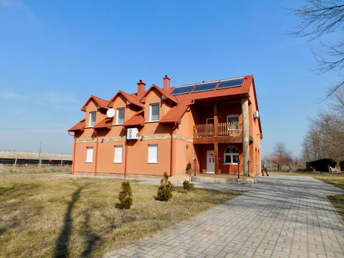 Csetáj Vendégház Hajos Exterior foto